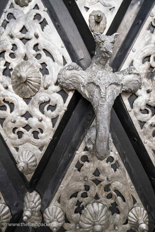 silver-coloured door handle in shape of an animal