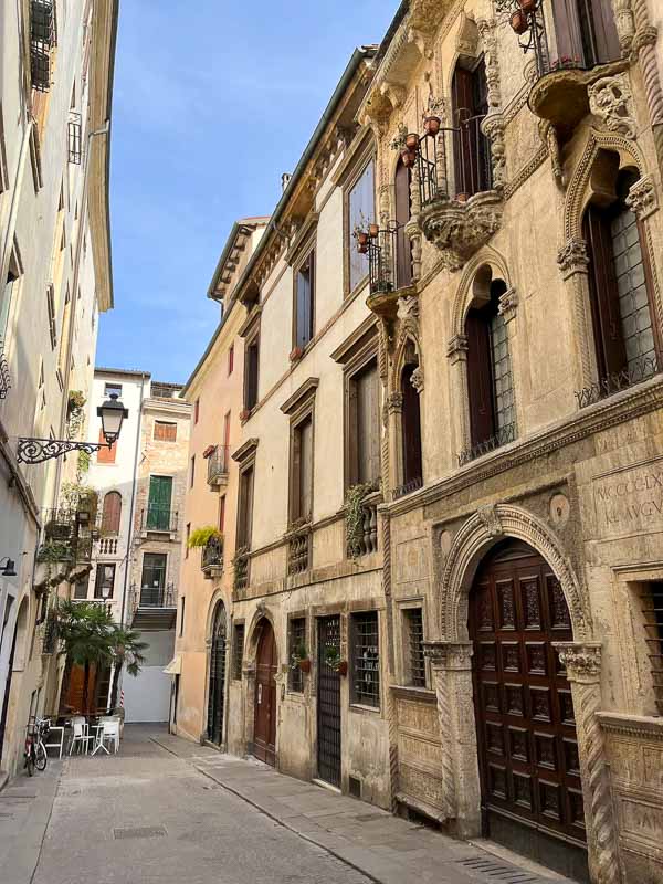 casa pigaletta in an old street in vicenza